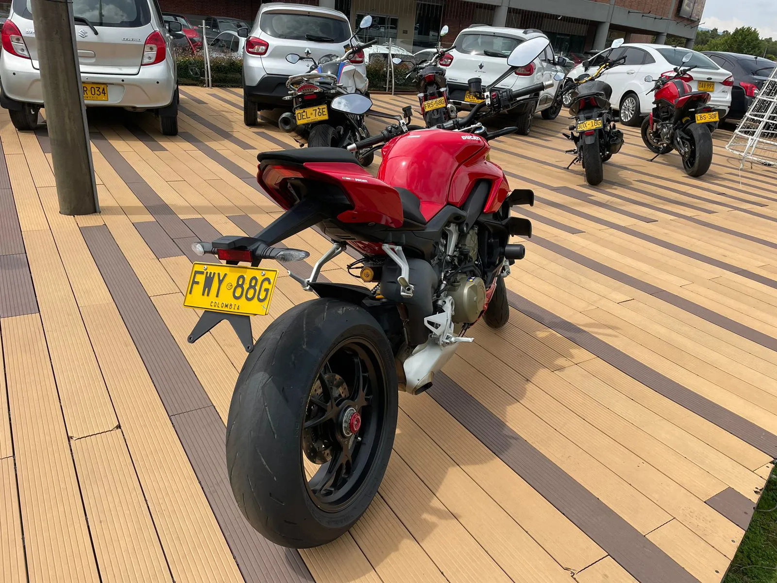 DUCATI STREETFIGHTER V4 S 2022