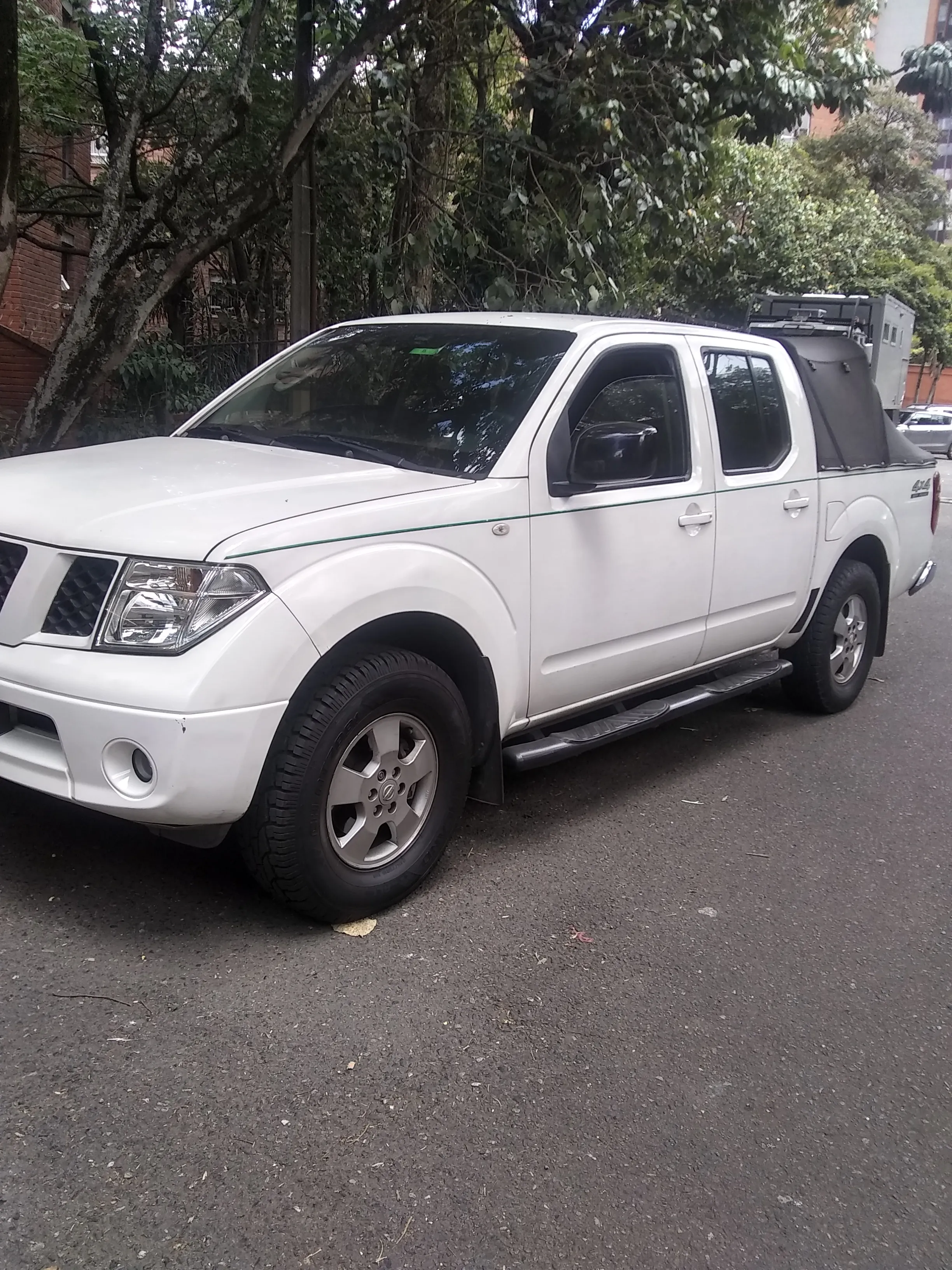 NISSAN NAVARA HIGH LUJO 2004