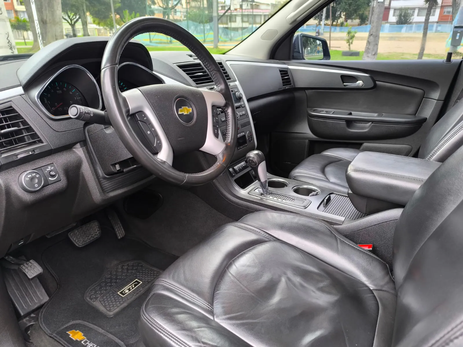 CHEVROLET TRAVERSE LT 2012