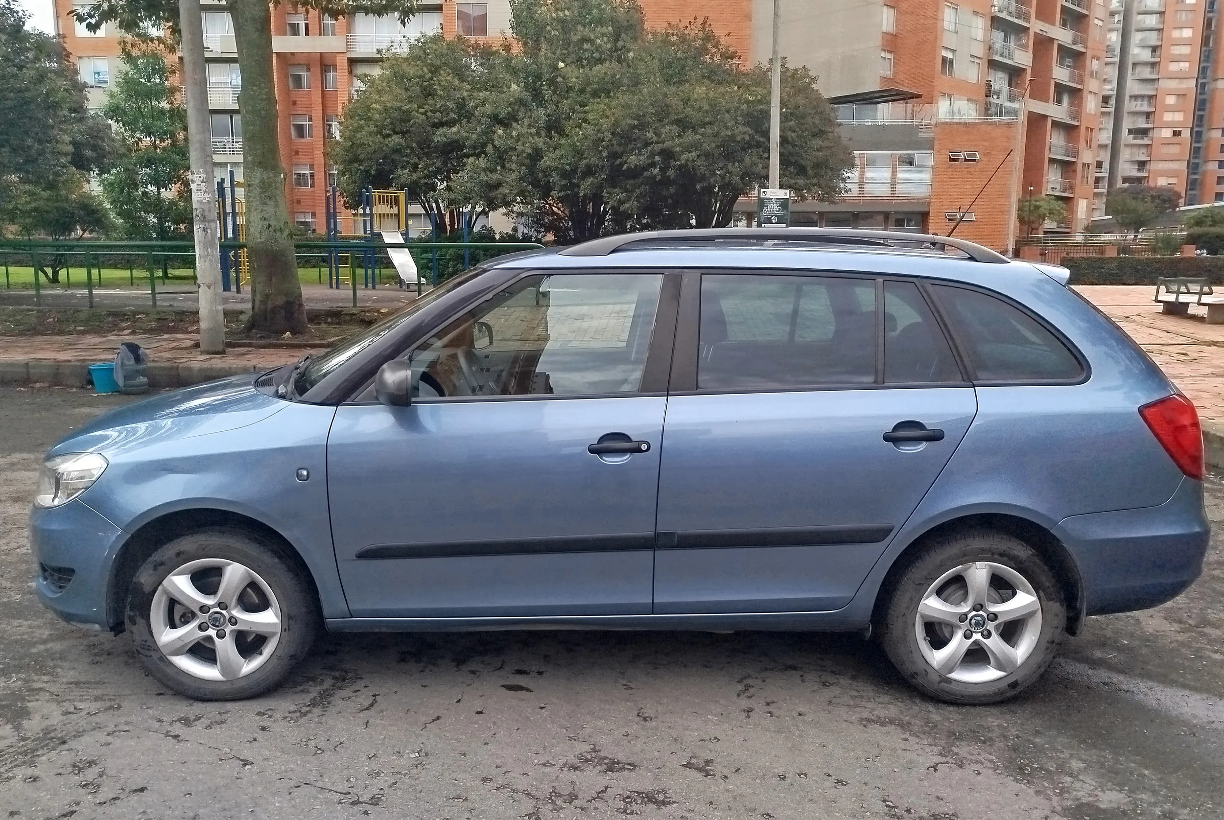 SKODA FABIA [2] COMBI [FL] COMFORTLINE 2012