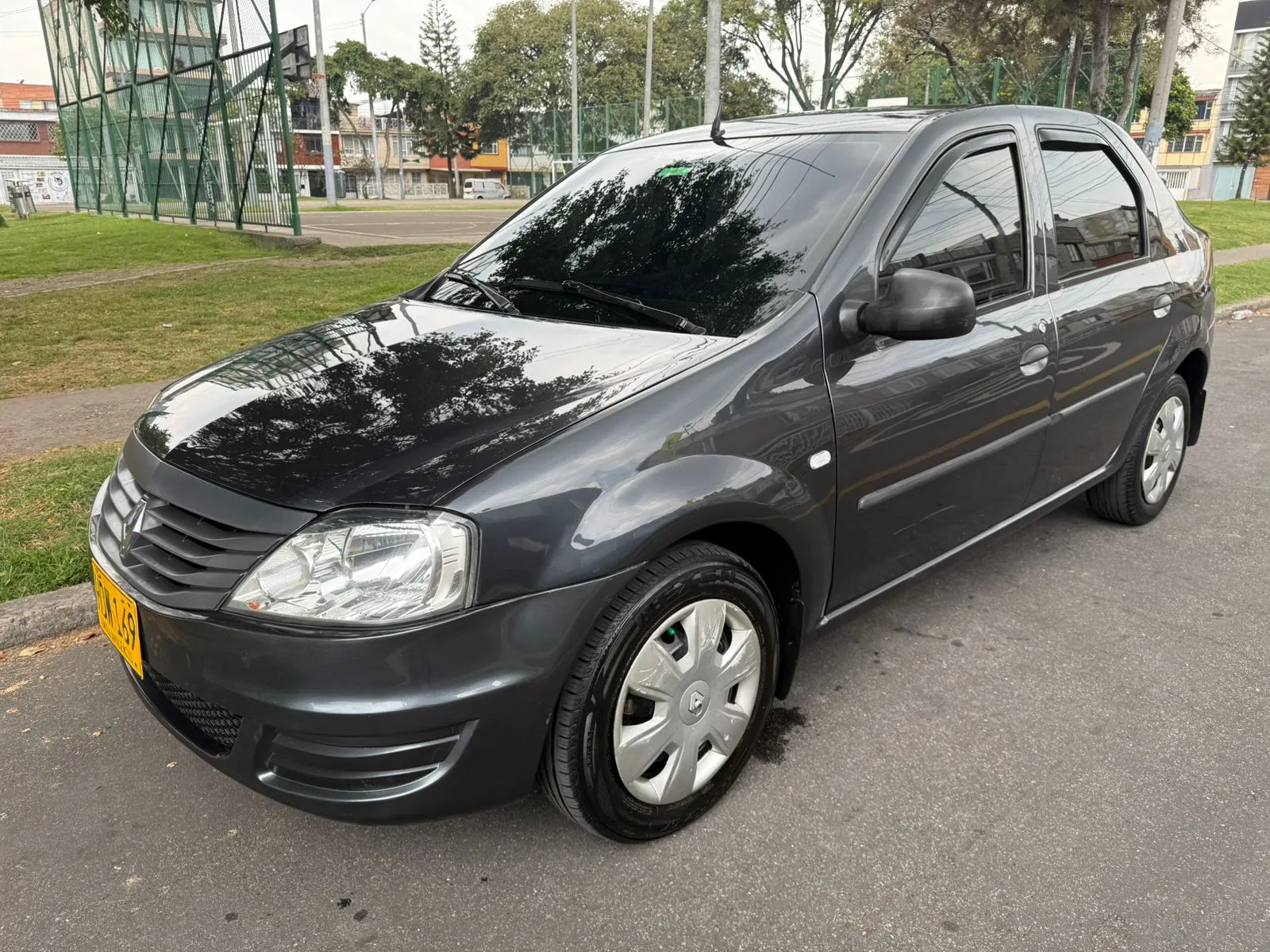 RENAULT LOGAN ENTRY [FAMILIER] 2016