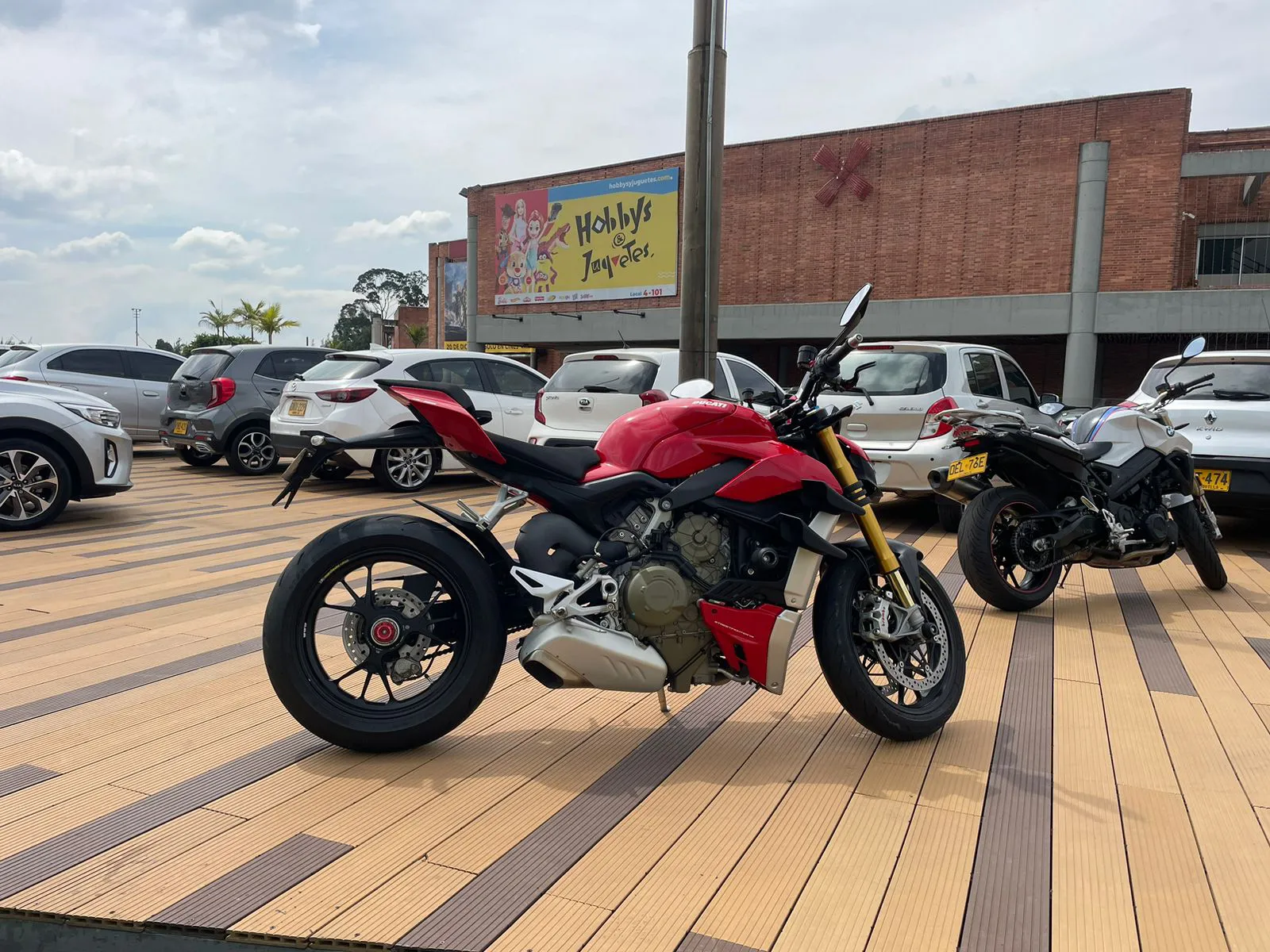 DUCATI STREETFIGHTER V4 S 2022