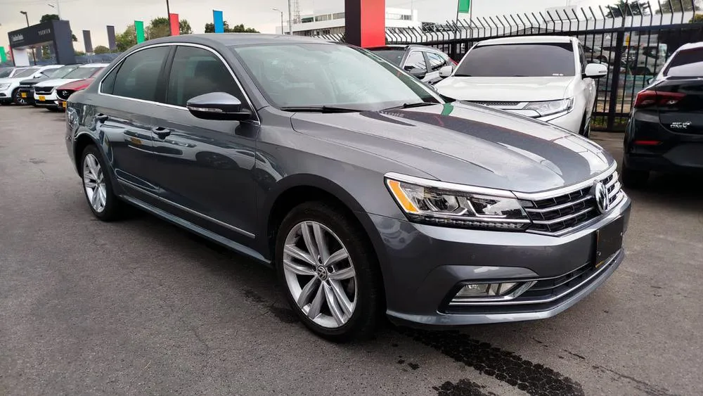 VOLKSWAGEN PASSAT HIGHLINE 2019