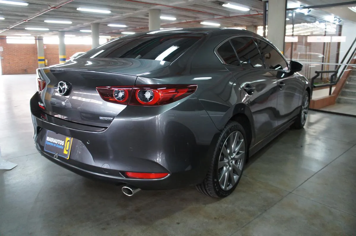 MAZDA 3 GRAND TOURING MHEV 2023