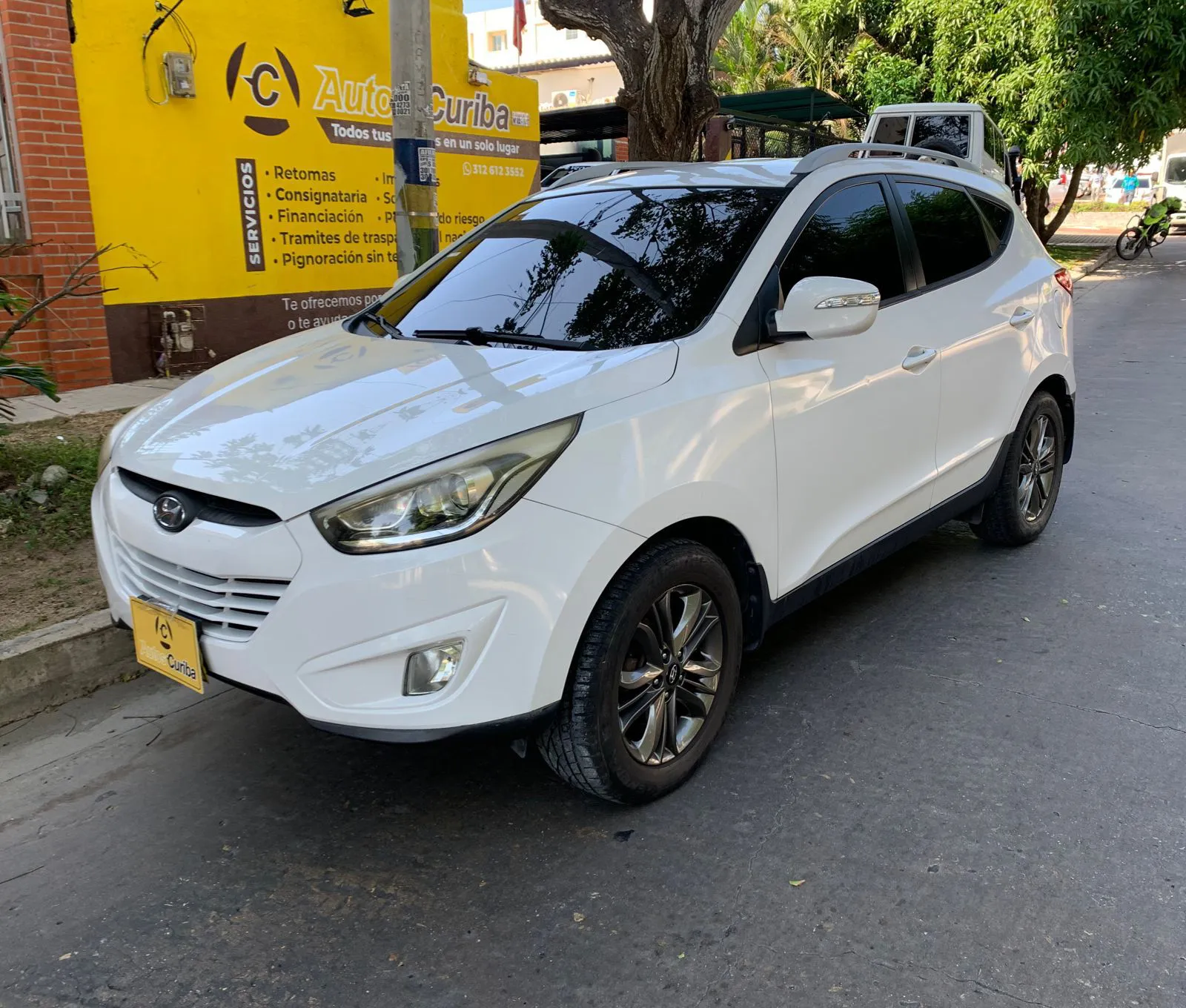 HYUNDAI 114i 2015