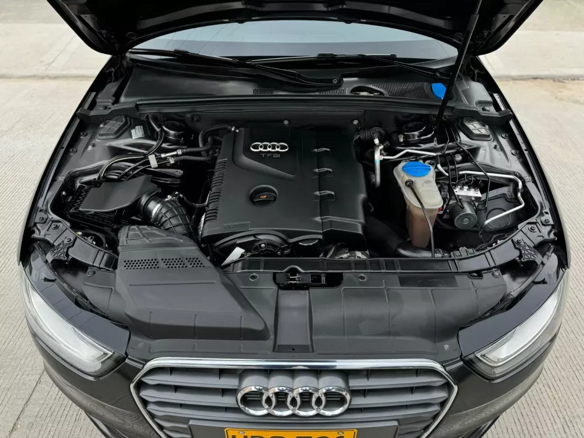 AUDI A4 B8 [FL] 1.8 TFSI COMFORT 2013