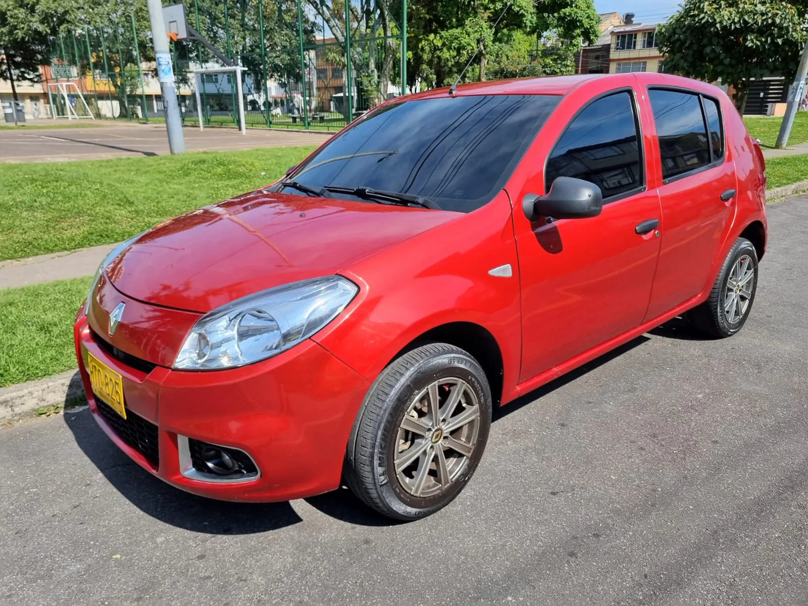 RENAULT SANDERO 2014