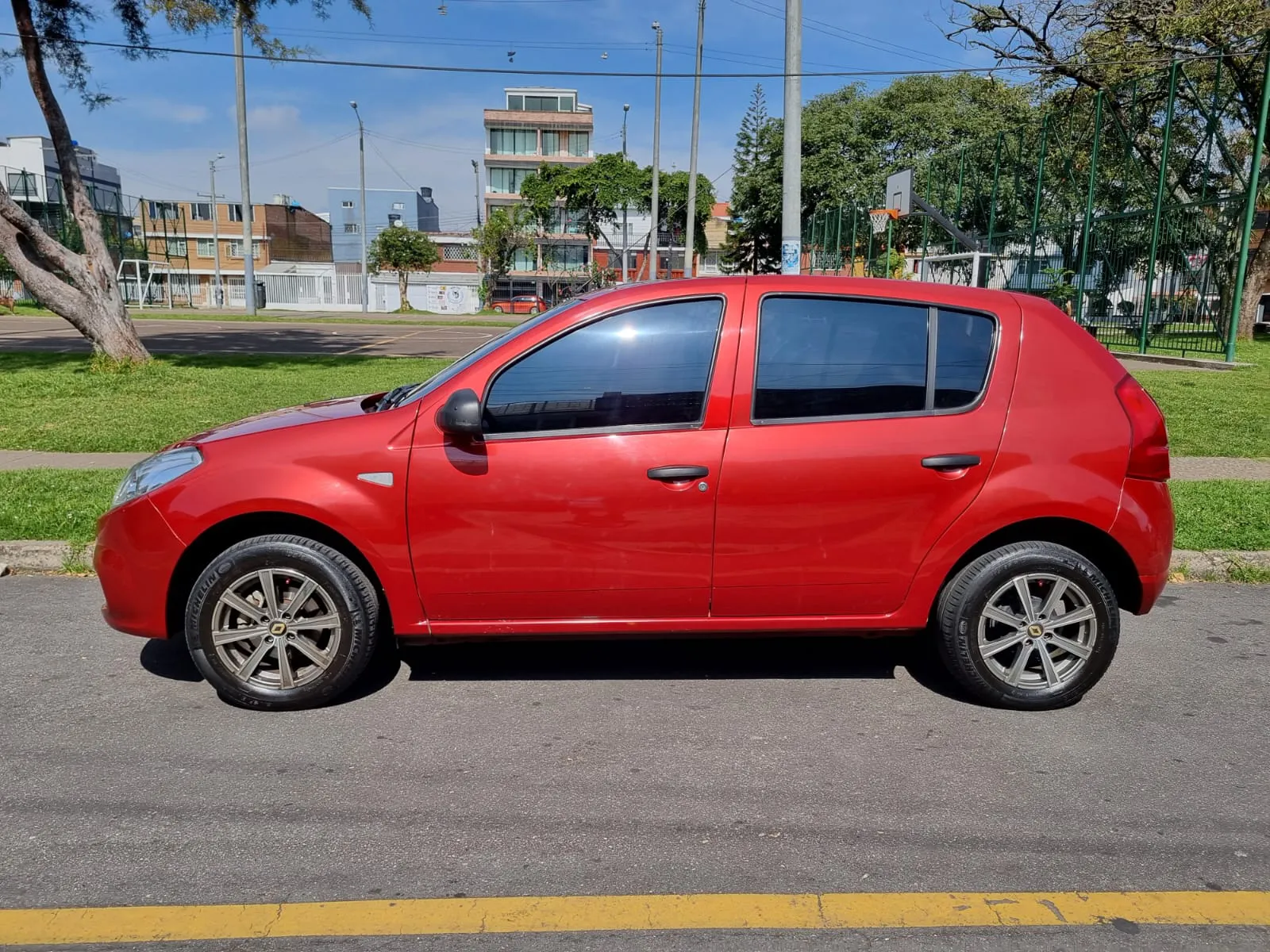 RENAULT SANDERO 2014