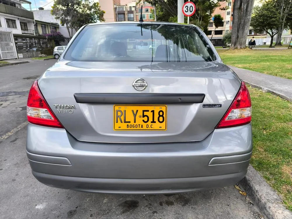 NISSAN TIIDA HB PREMIUM 2012