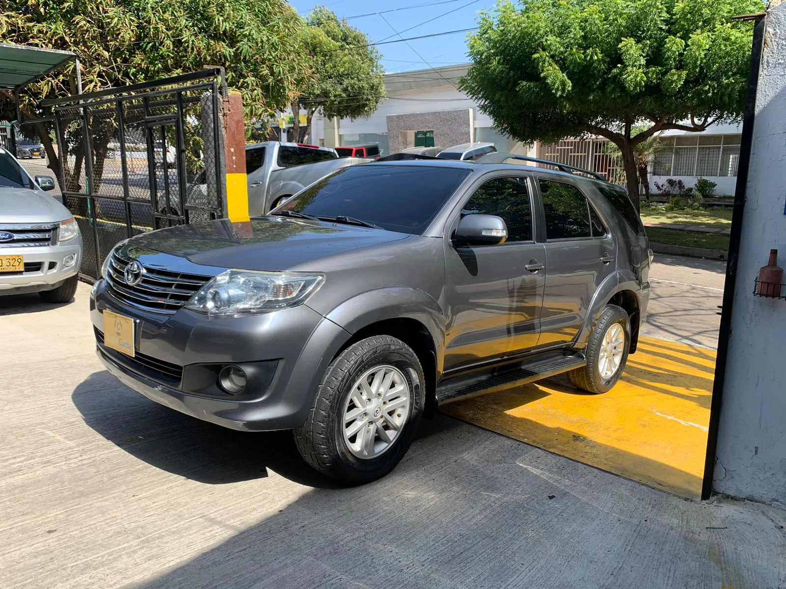 TOYOTA FORTUNER 2014