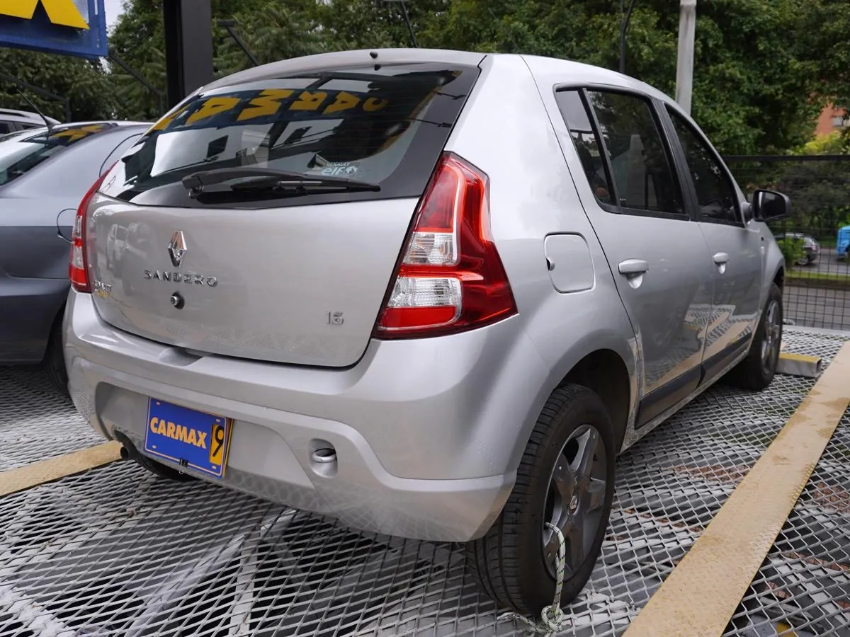 RENAULT SANDERO 2015