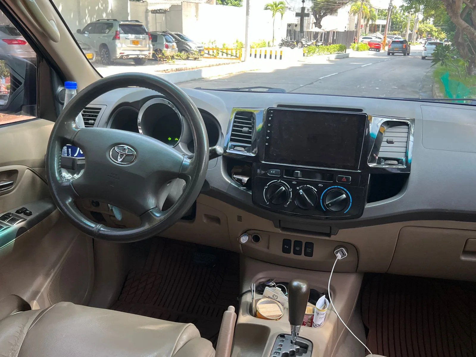 TOYOTA FORTUNER 2011