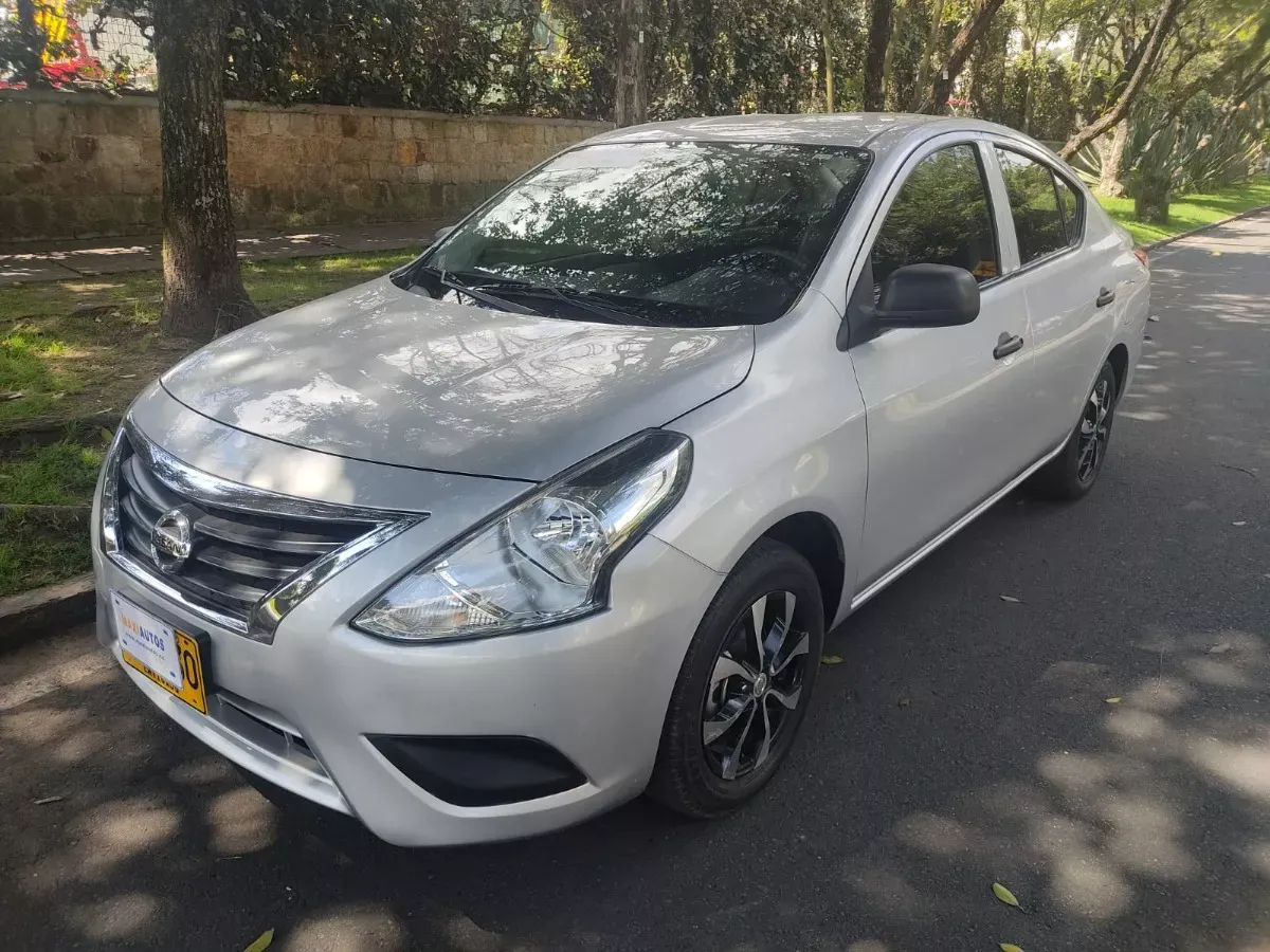 NISSAN VERSA 2019