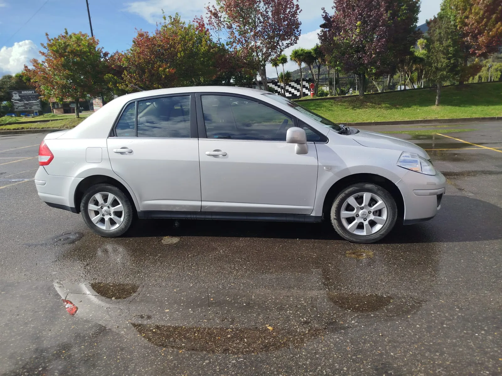 NISSAN TIIDA SD PREMIUM 2009