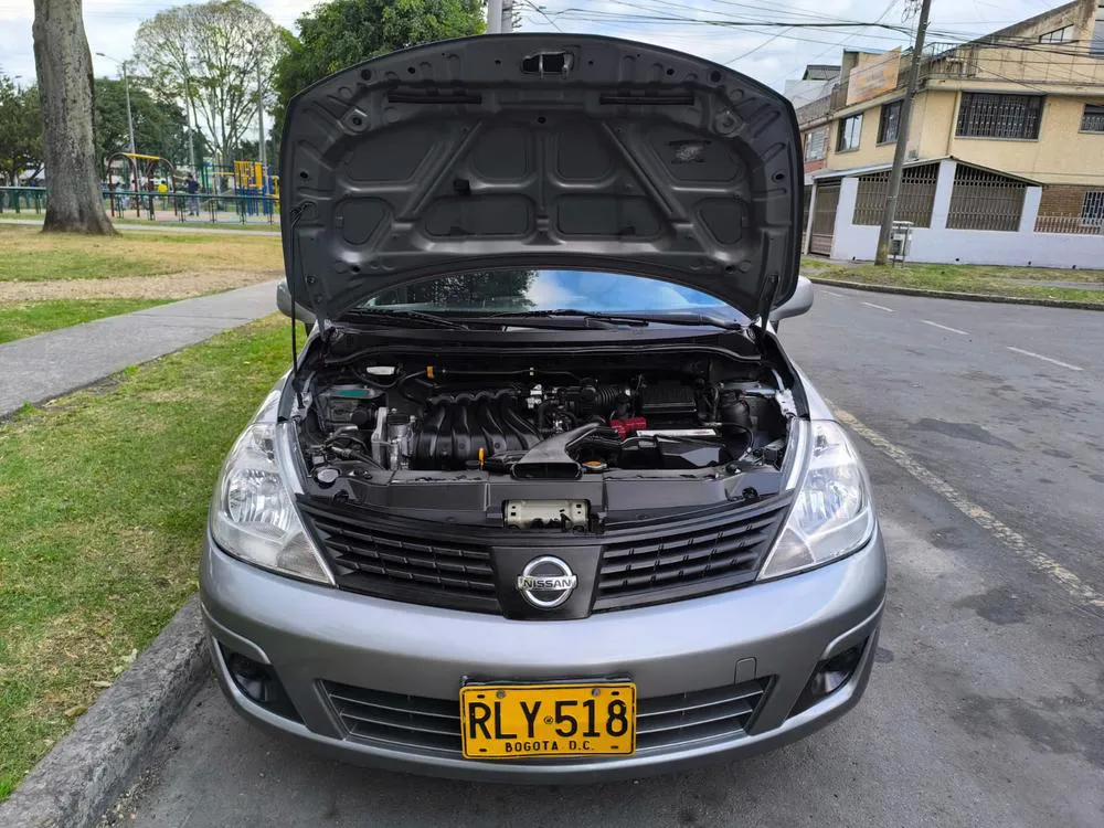 NISSAN TIIDA HB PREMIUM 2012