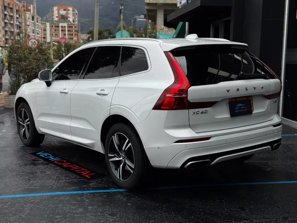 VOLVO XC60 2019