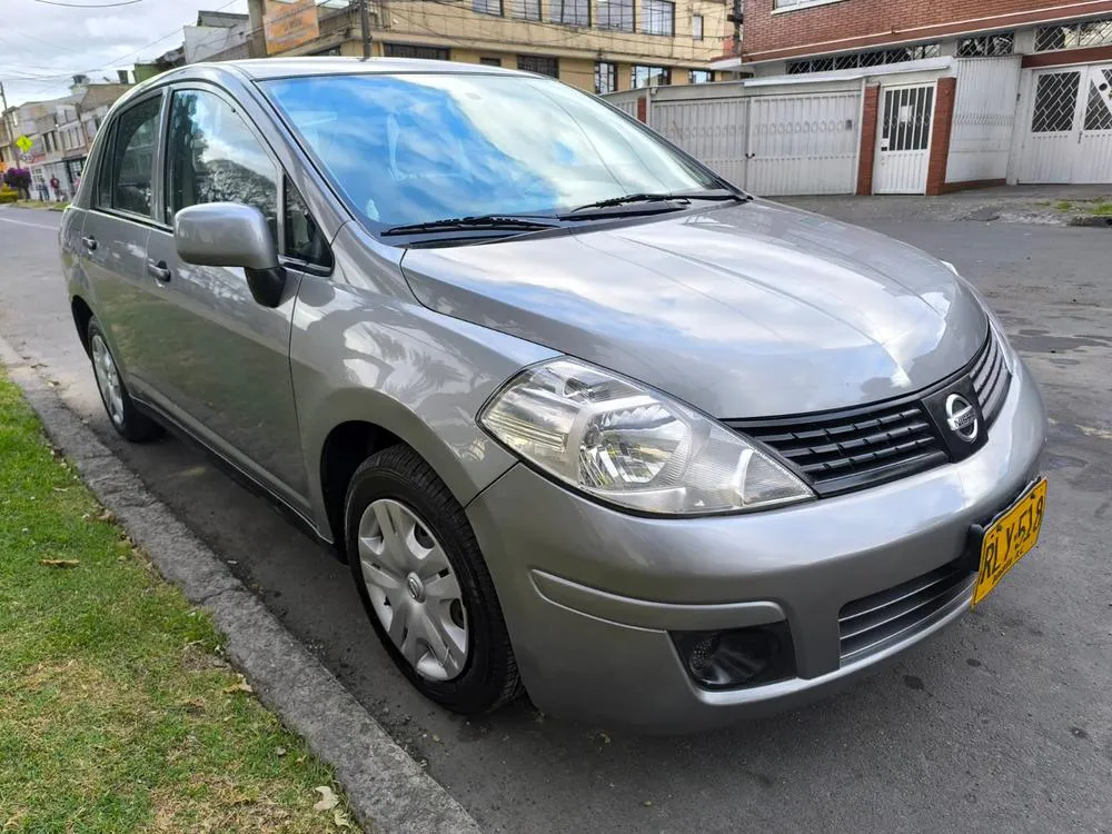 NISSAN TIIDA HB PREMIUM 2012