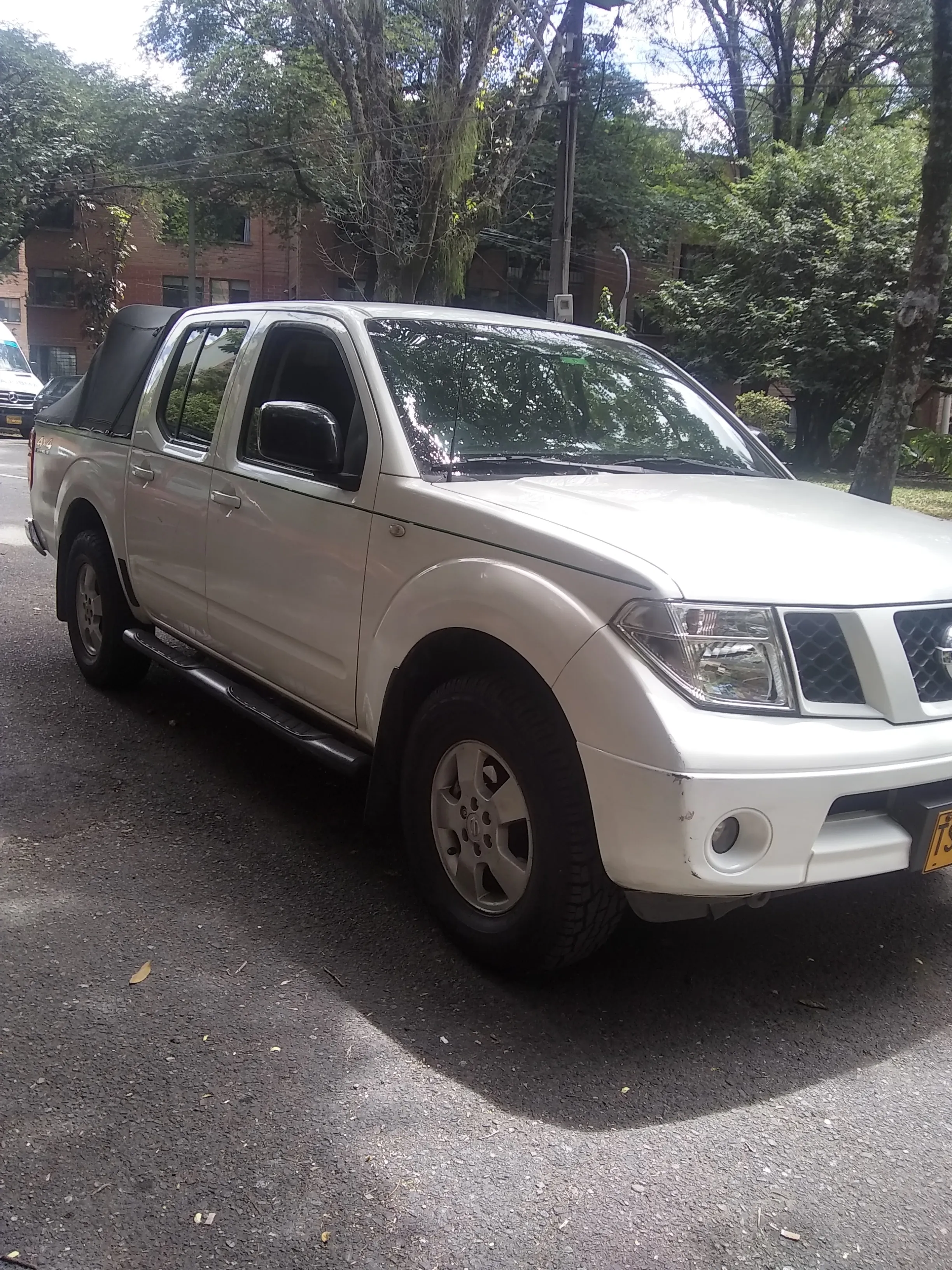 NISSAN NAVARA HIGH LUJO 2004