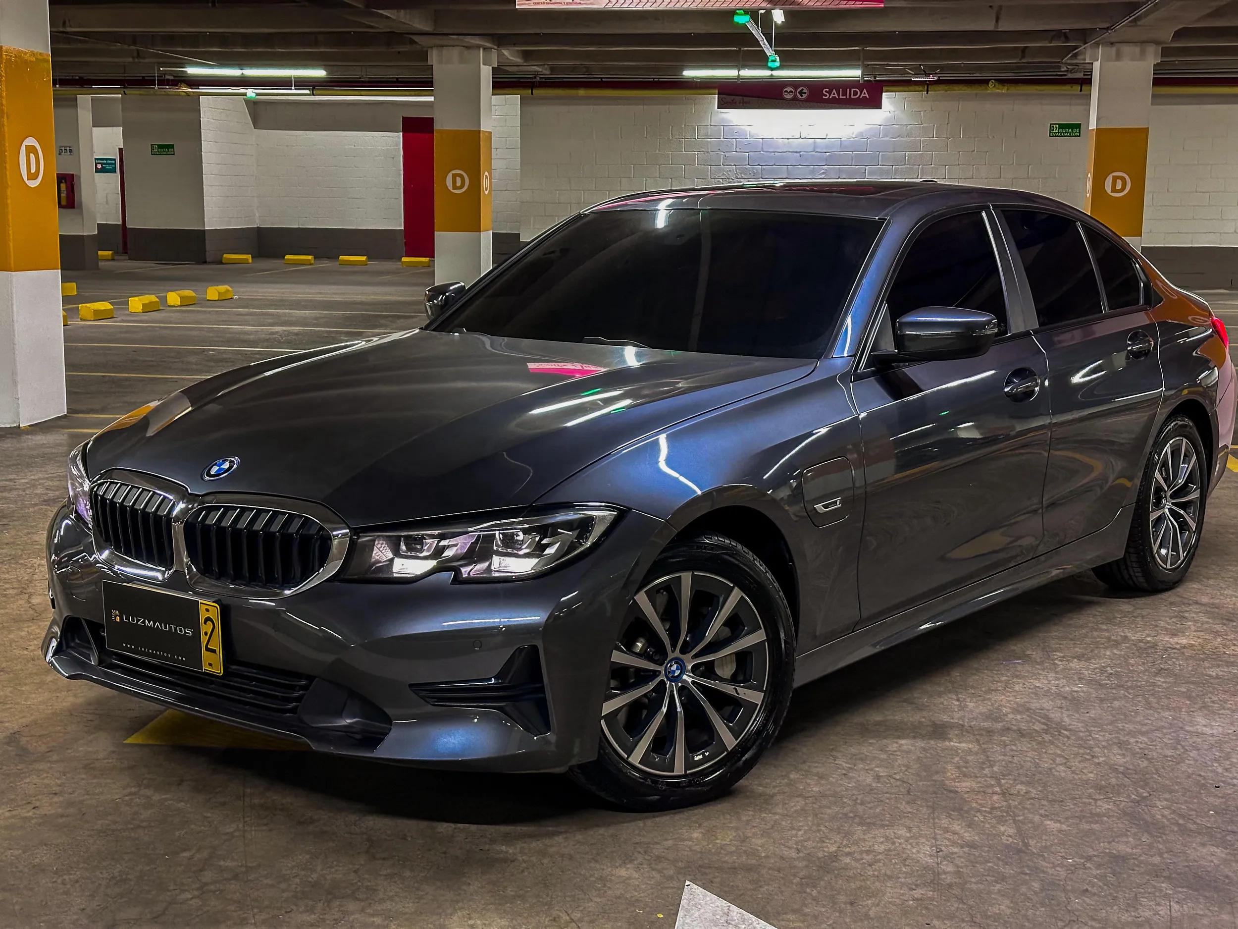 BMW CARROS 330e F30 LCI iPerformance 2022