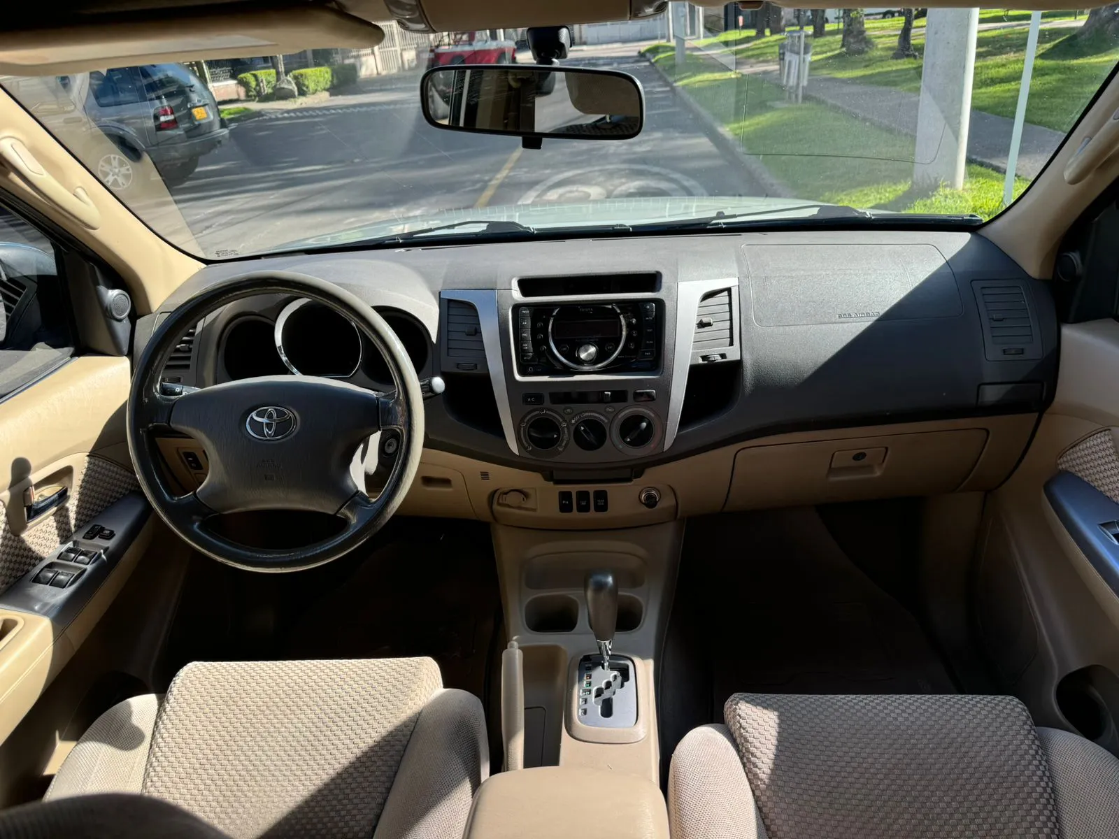 TOYOTA FORTUNER 2.7L 2011