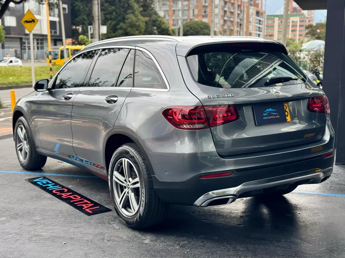 MERCEDES BENZ GLC 300 2021