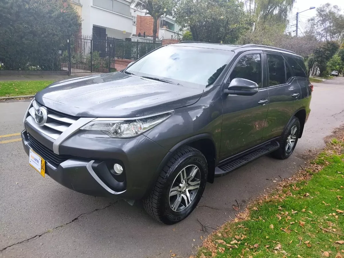 TOYOTA FORTUNER 2019