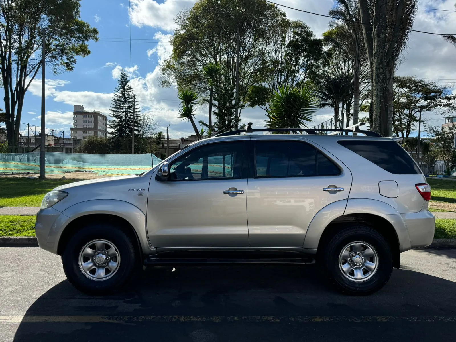 TOYOTA FORTUNER 2.7L 2011