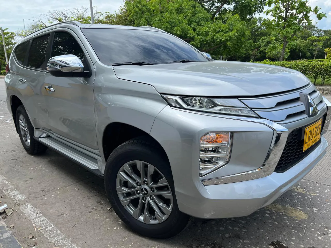 MITSUBISHI MONTERO SPORT NATIVA 2023