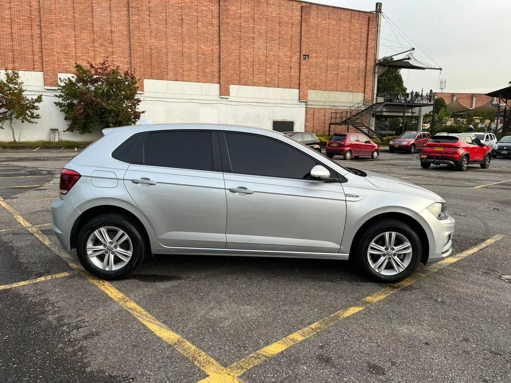 VOLKSWAGEN POLO [6] COMFORTLINE 2022