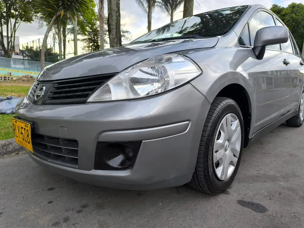 NISSAN TIIDA HB PREMIUM 2012