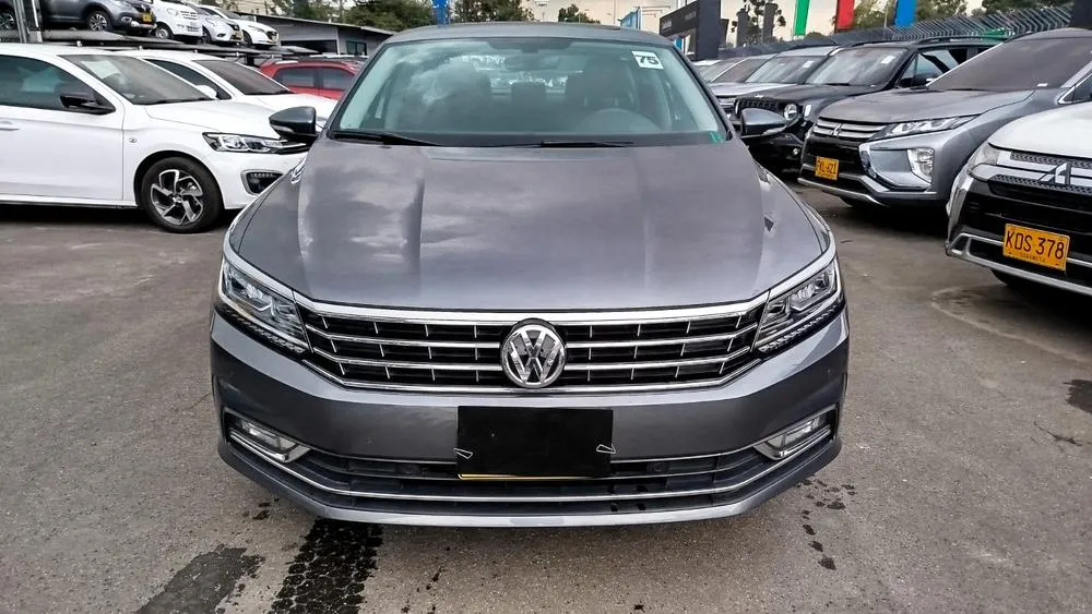 VOLKSWAGEN PASSAT HIGHLINE 2019