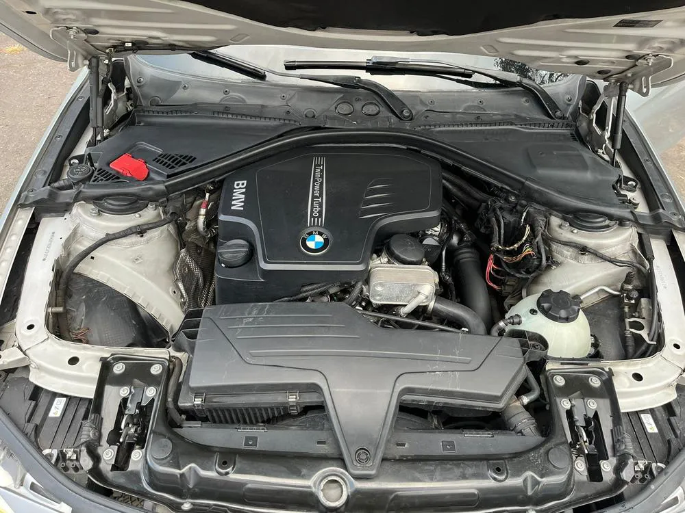 BMW 320i F30 Executive 2014