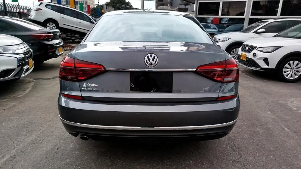 VOLKSWAGEN PASSAT HIGHLINE 2019