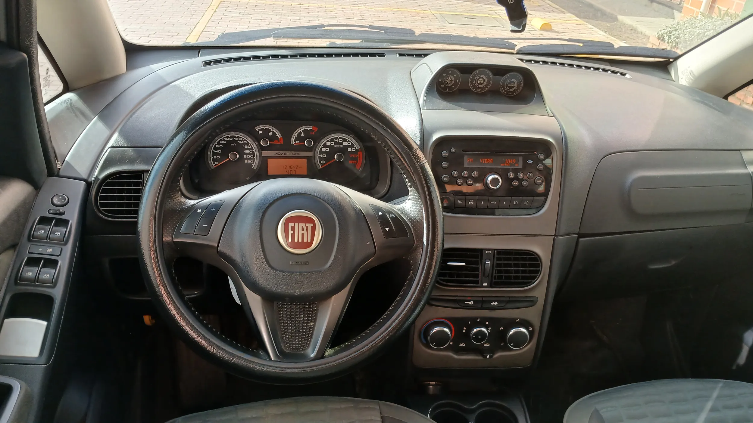 FIAT IDEA ADVENTURE LOCKER 2015