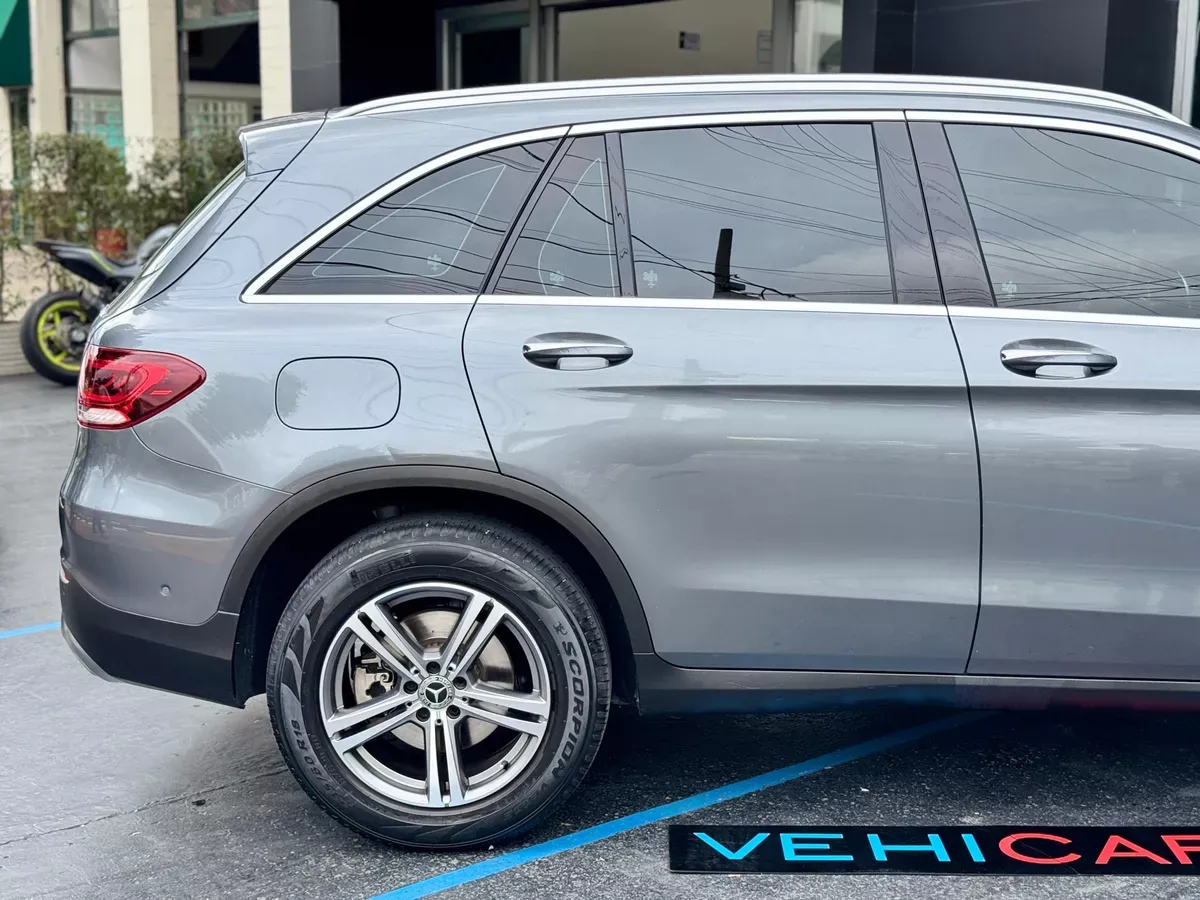 MERCEDES BENZ GLC 300 2021