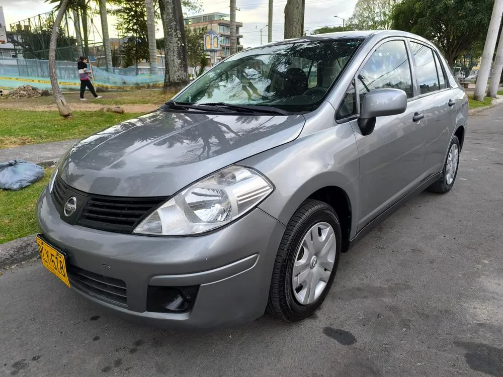 NISSAN TIIDA HB PREMIUM 2012