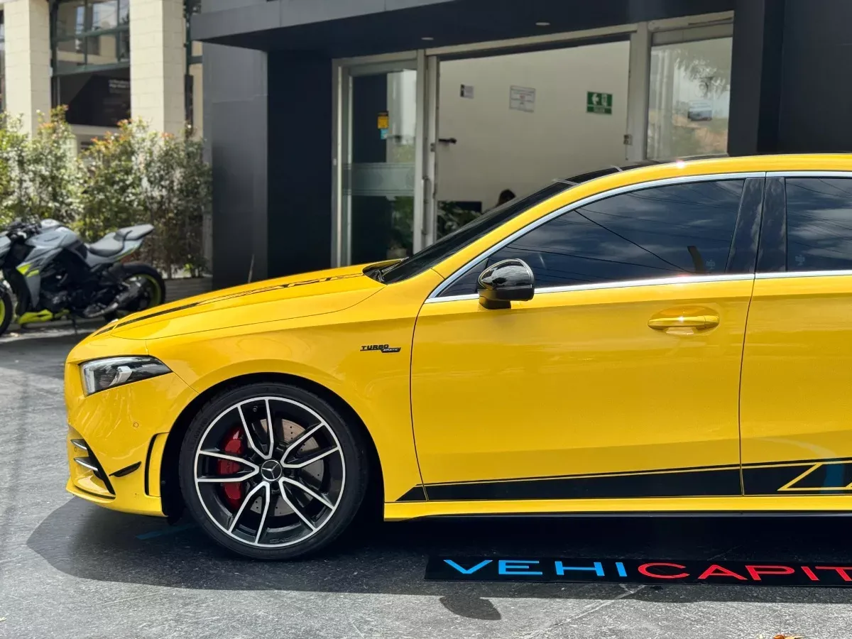 MERCEDES BENZ A 35 AMG 2021