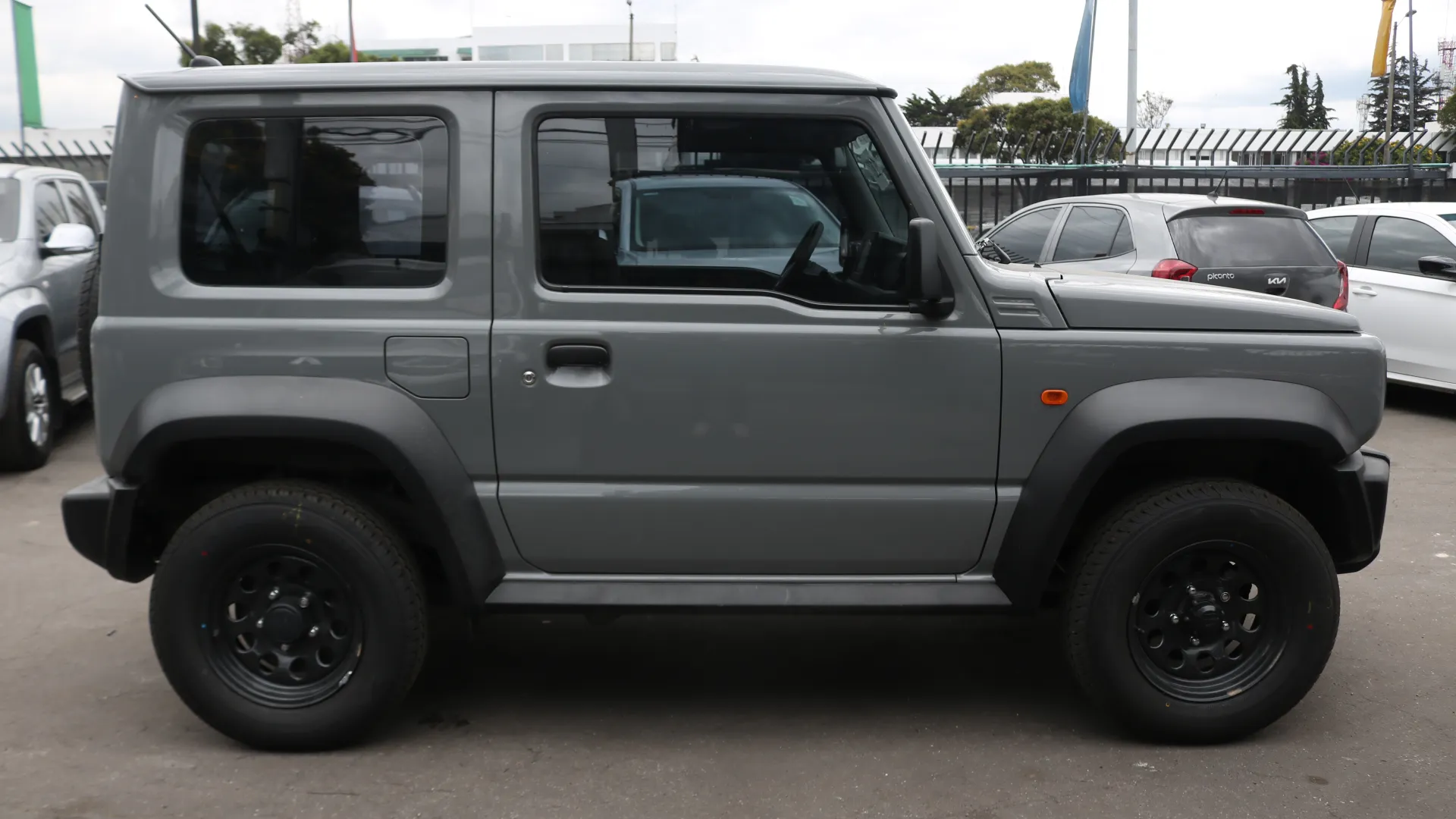 SUZUKI JIMNY JLX 2023