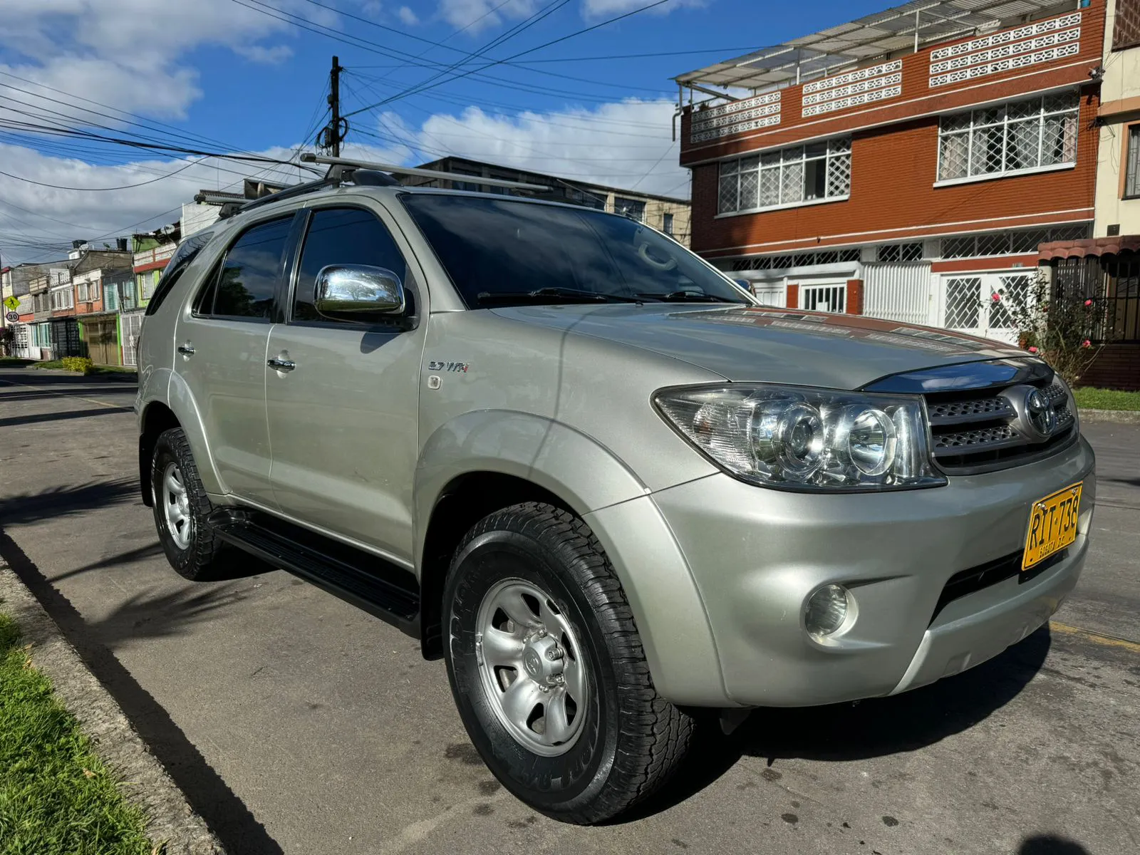 TOYOTA FORTUNER 2.7L 2011