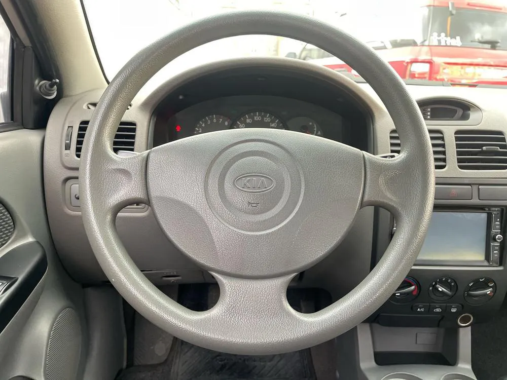 KIA RIO STYLUS 2015