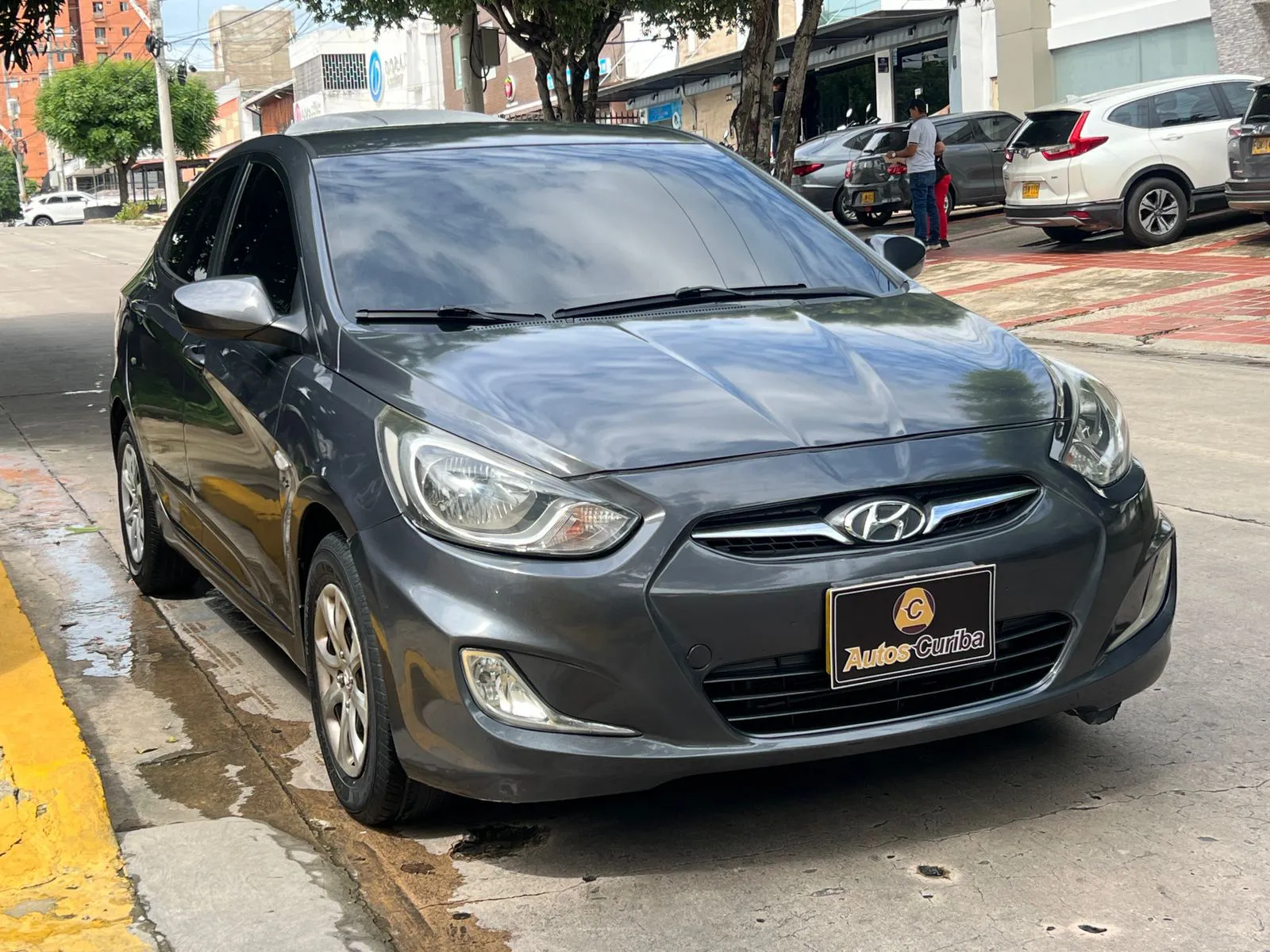 HYUNDAI Accent i25 2013