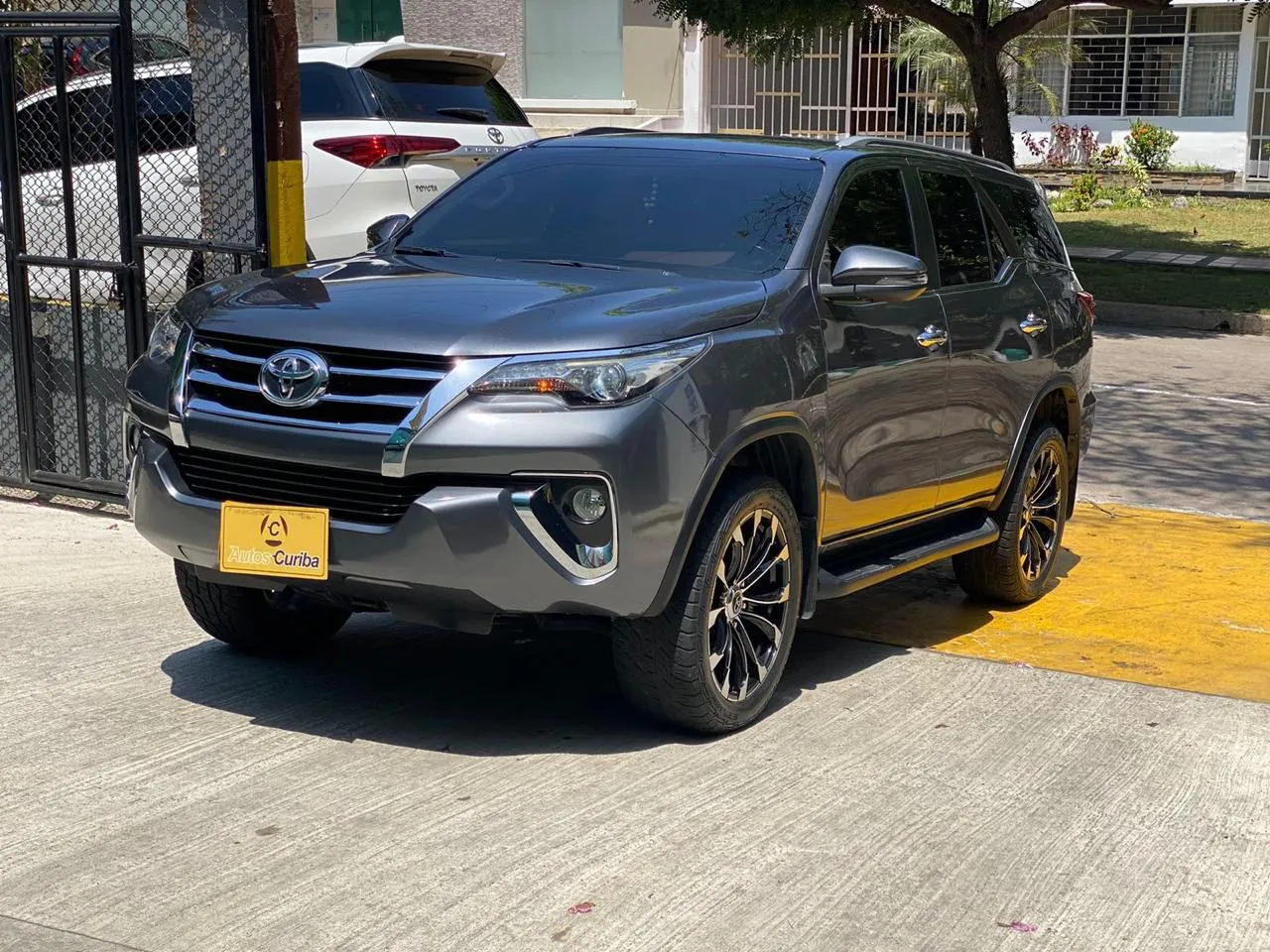 TOYOTA FORTUNER 2019