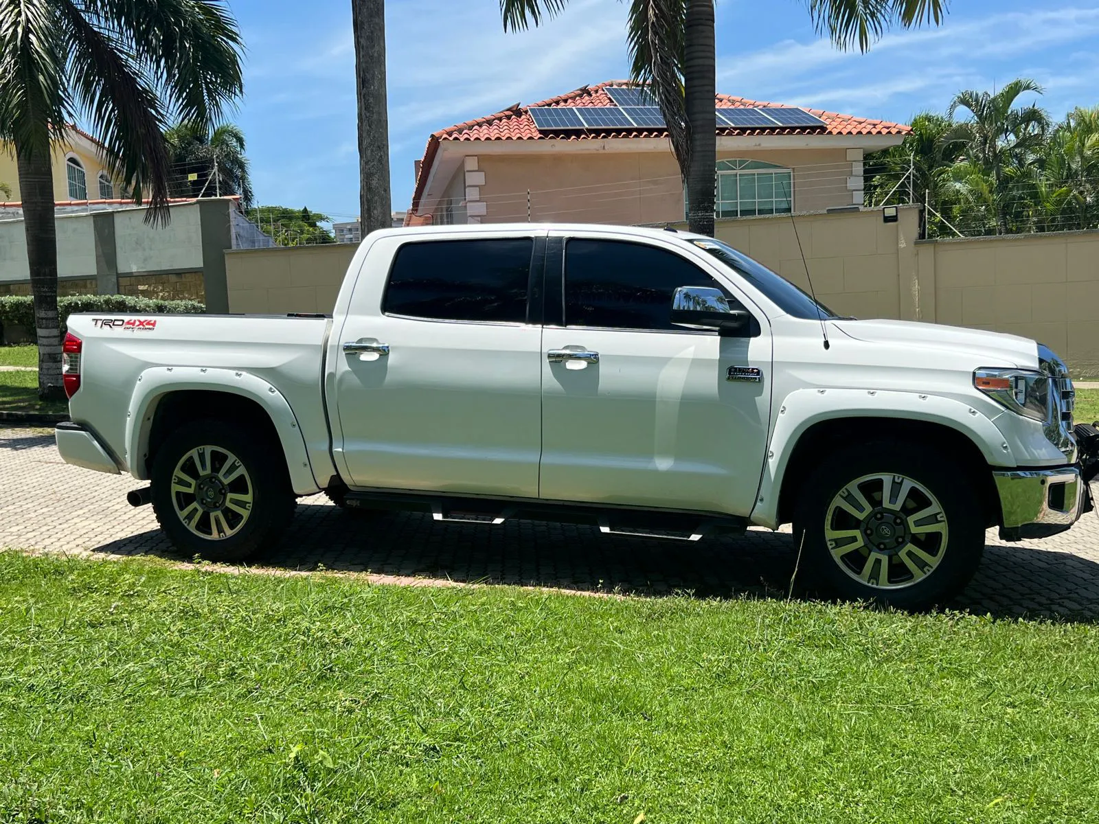 TOYOTA TUNDRA [1] SR5 2018