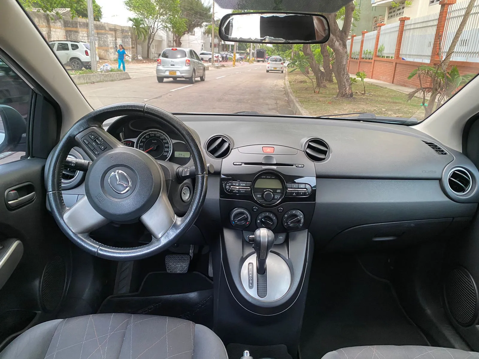 MAZDA 2 2015