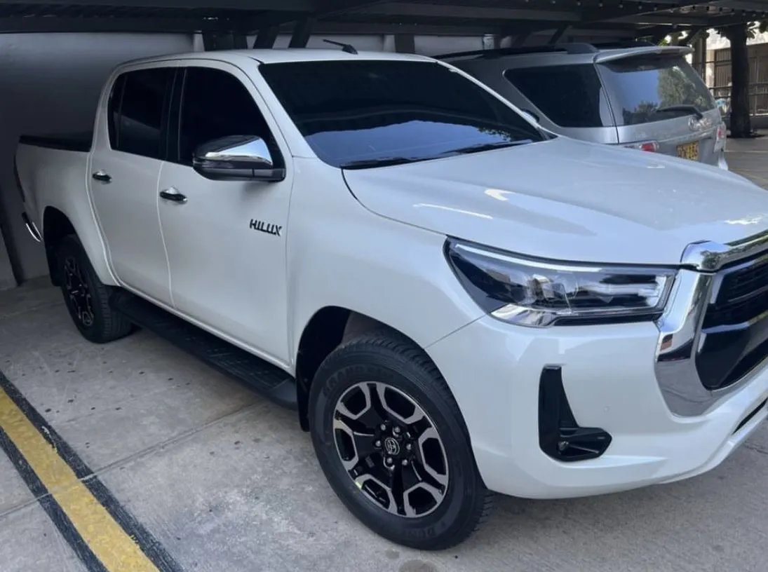 TOYOTA HILUX 2022