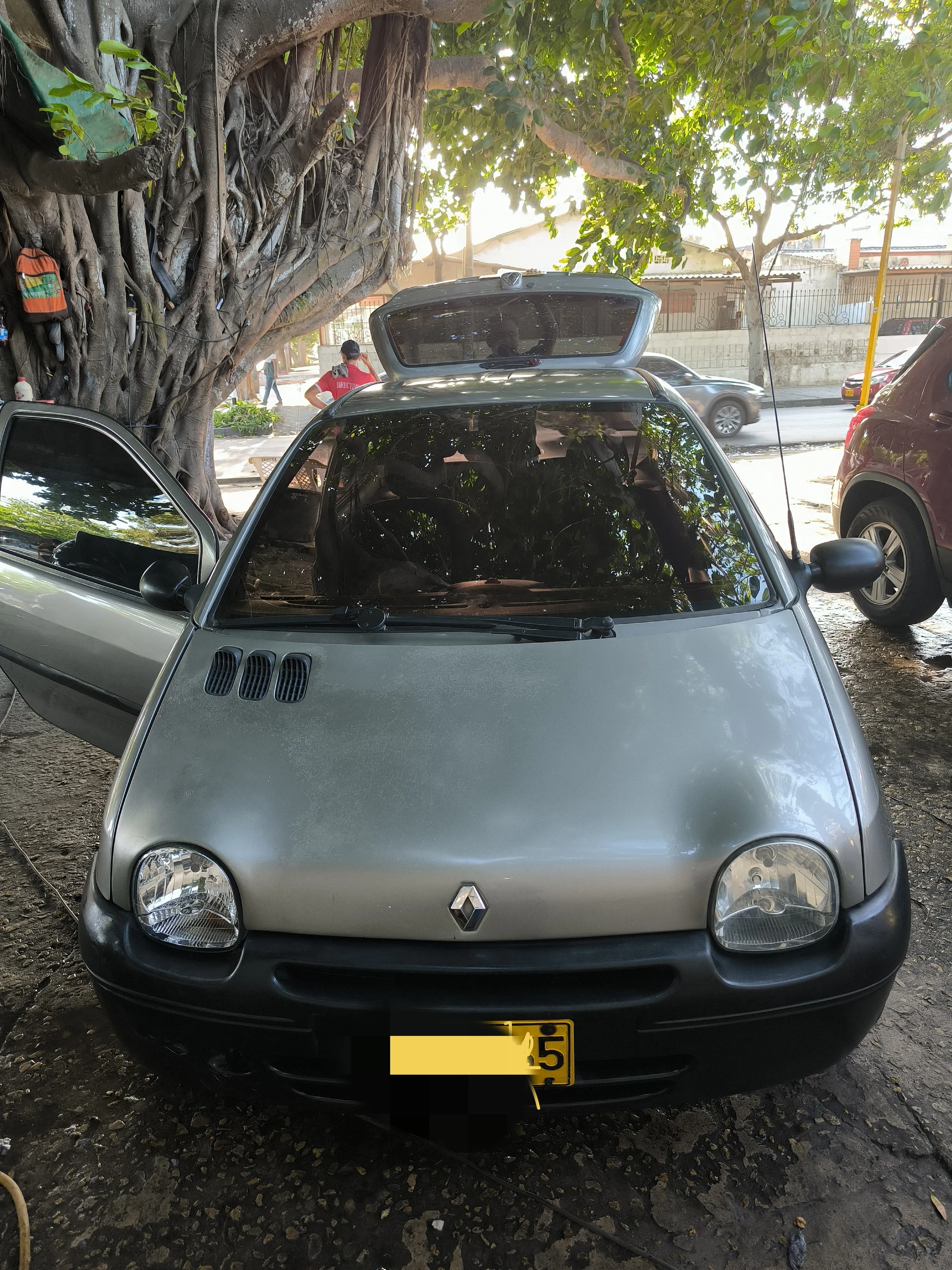 RENAULT TWINGO U AUTHENTIQUE 2012