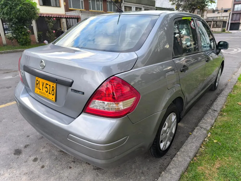 NISSAN TIIDA HB PREMIUM 2012