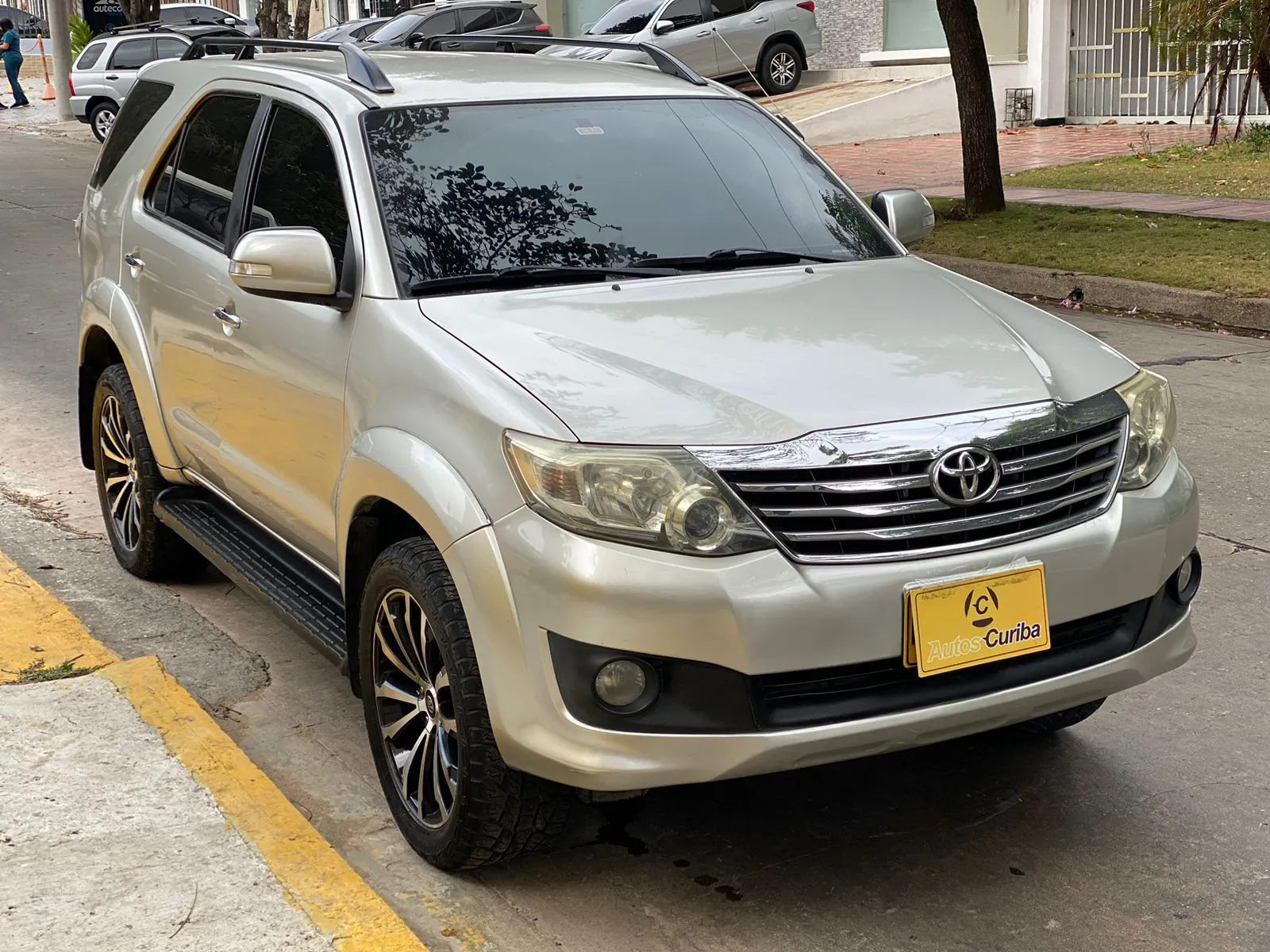 TOYOTA FORTUNER 2013