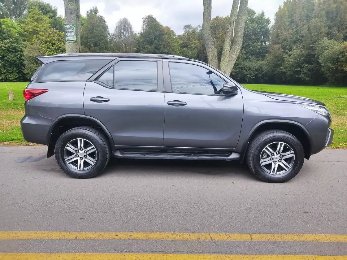 TOYOTA FORTUNER 2019