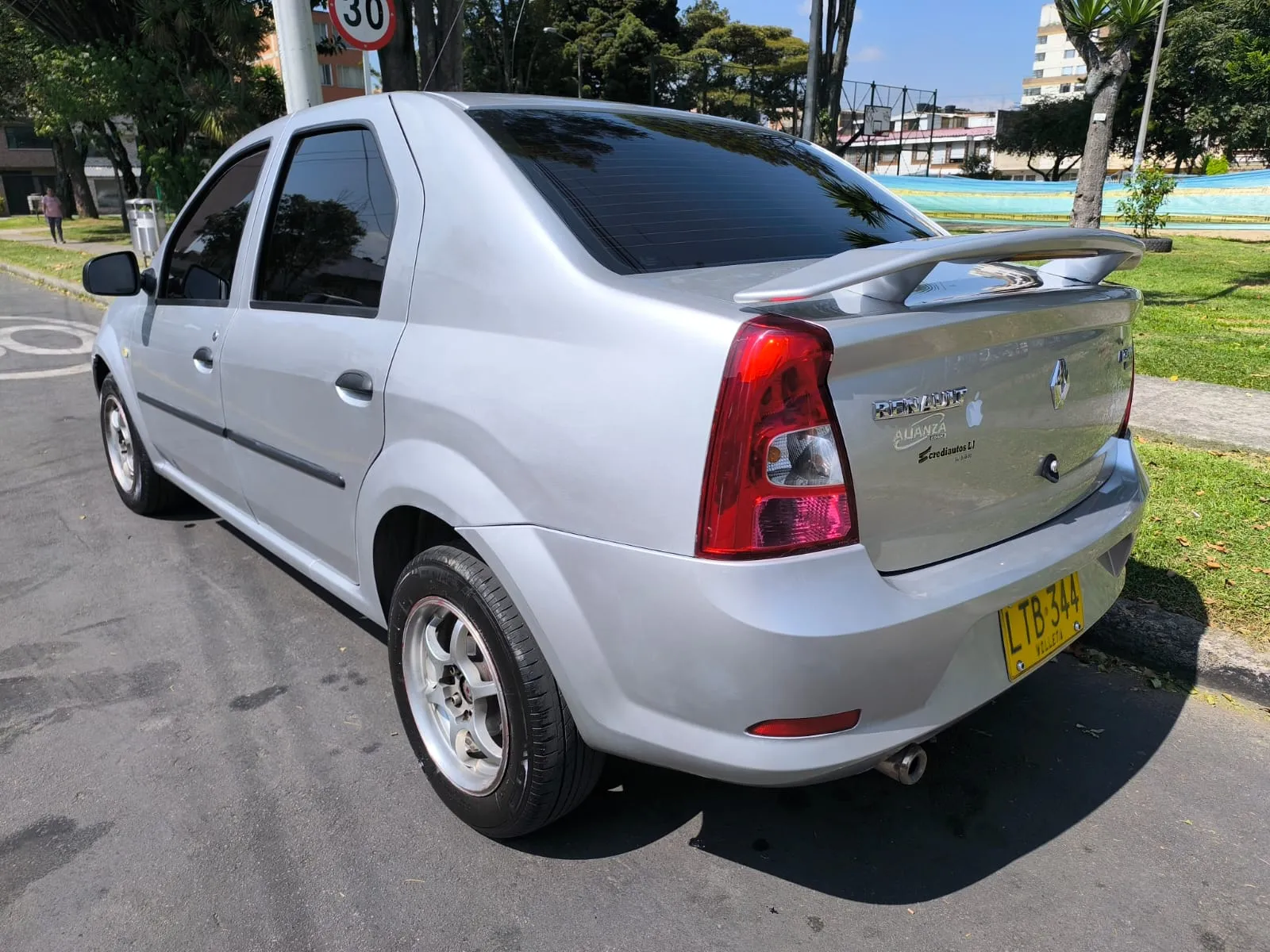 RENAULT LOGAN EXPRESSION 2013